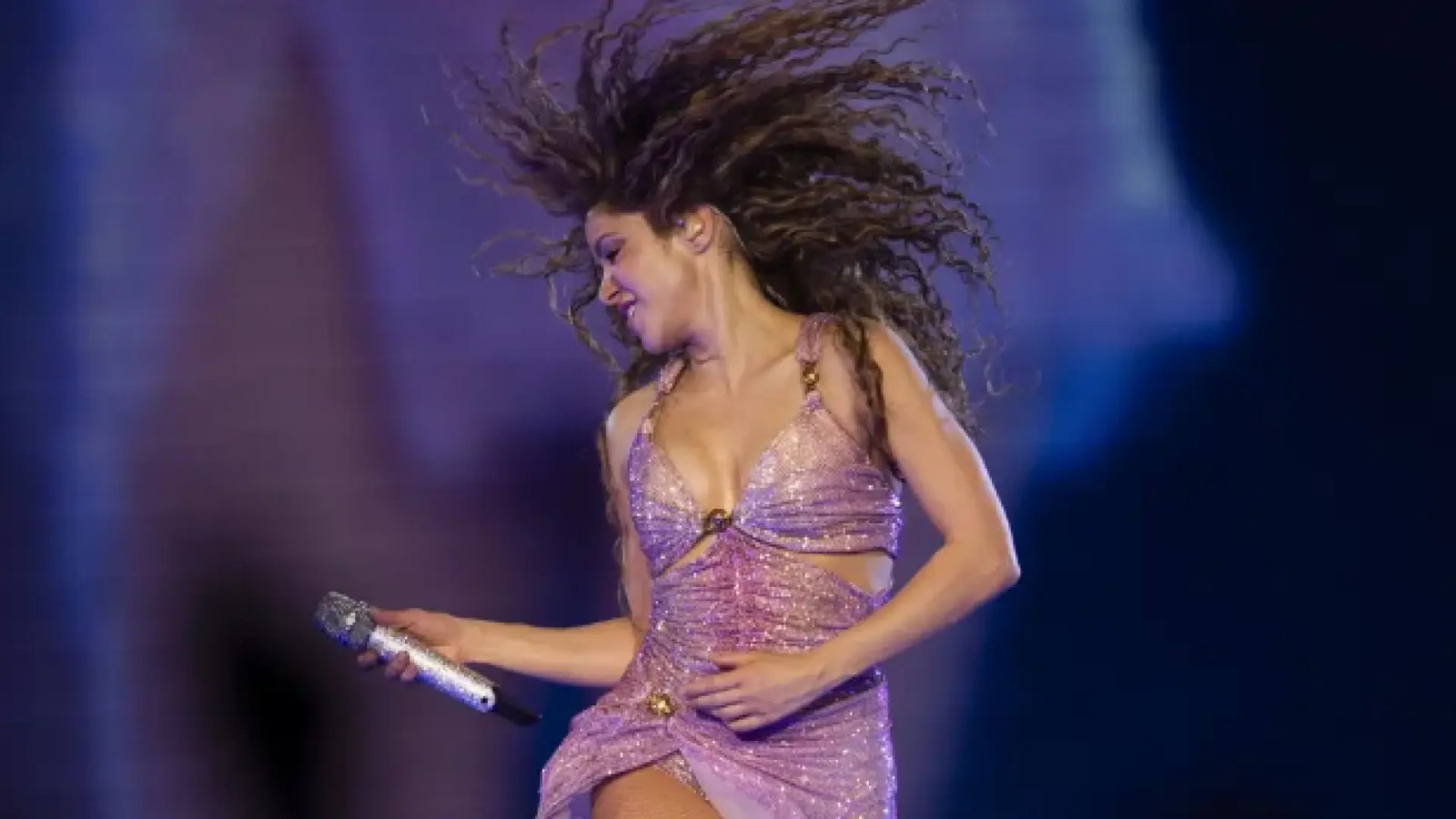 Se rompe la falda de Shakira en su concierto en Florida