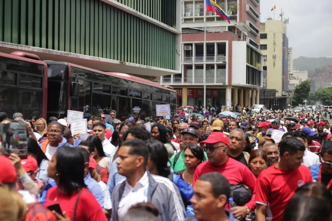 Papeletas y parcialidad: Cómo la prensa enmarcó las elecciones regionales y legislativas de Venezuela